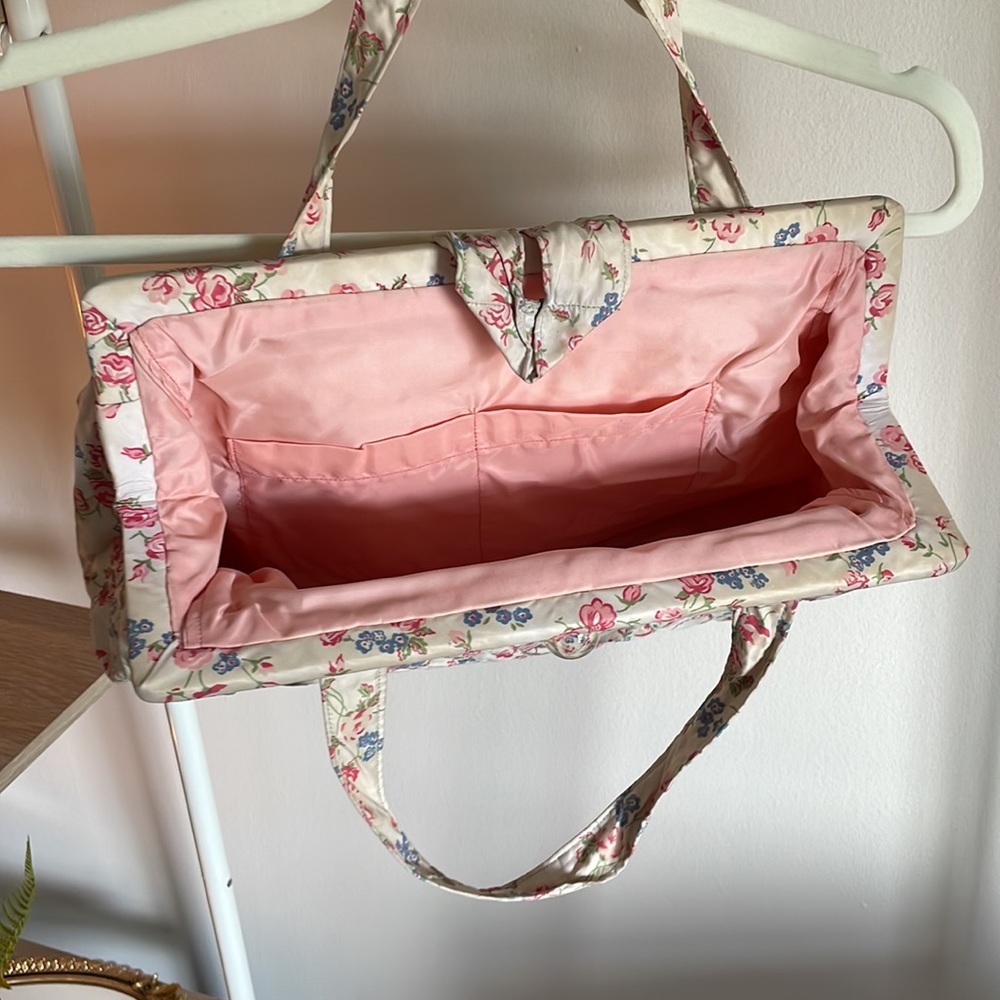🎉 Host pick! Vintage Floral Quilted Shoulder Bag - Picture 4 of 5
